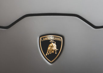 Lamborghini maakt maskers om te helpen bij tekorten